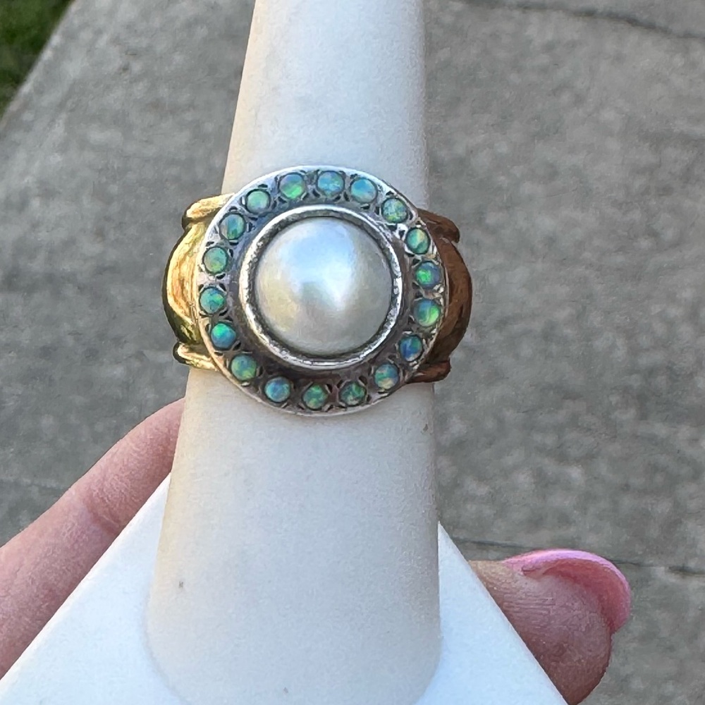 Vintage Silver Ring with Pearl and Opalescent Gems - Picture 8 of 11